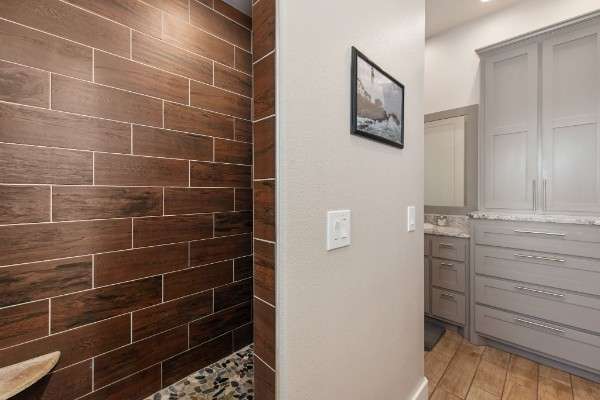 Full Size Image Perfectly Built Race inspired Home on 10 Acres For Sale - 15